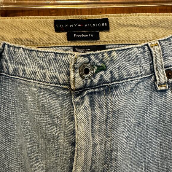 Y2K Tommy Hilfiger Jeans Freedom Fit Baggy 38x30 Light Wash 2006‎ - Picture 3 of 14